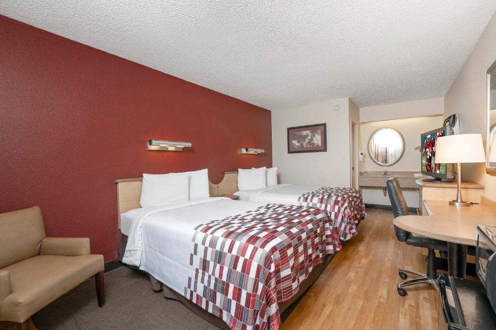 Deluxe Room with Two Double Beds Smoke Free interior